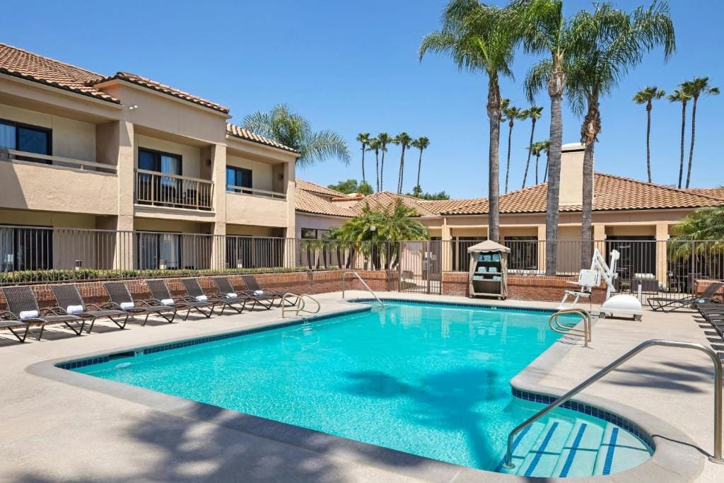Courtyard Anaheim Buena Park — 4