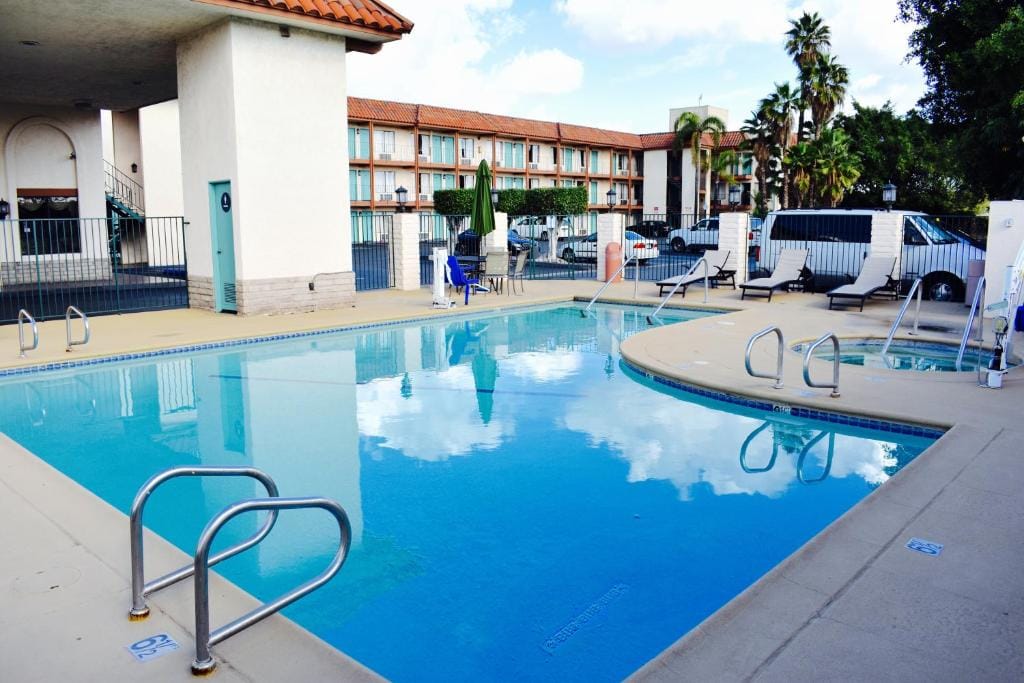 Days Inn by Wyndham Anaheim Near the Park — 1