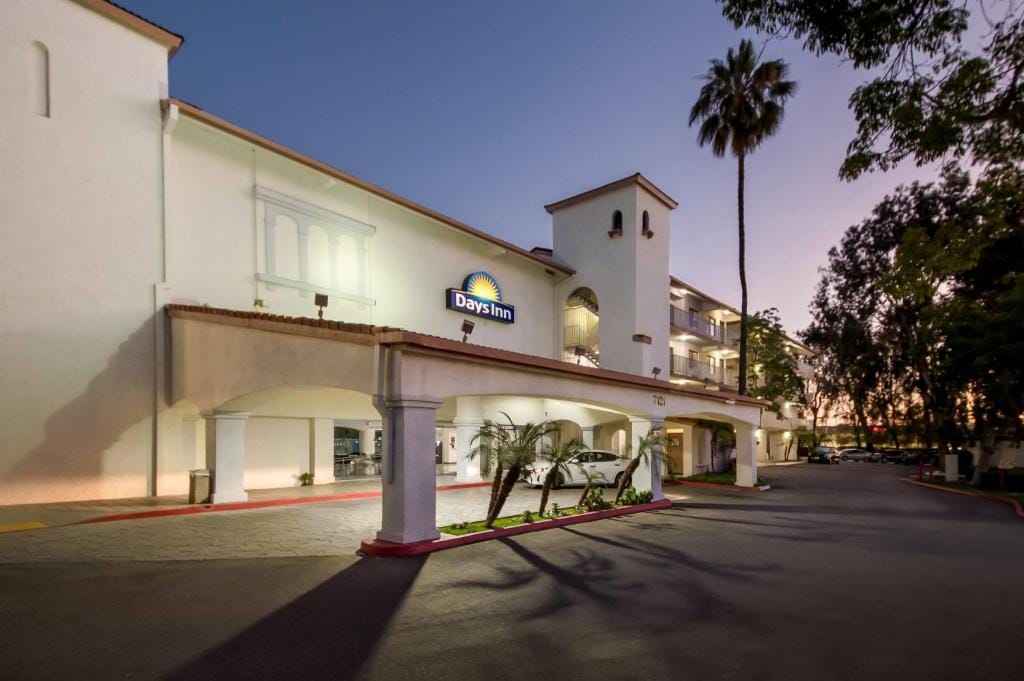 Days Inn by Wyndham Buena Park Anaheim — 1