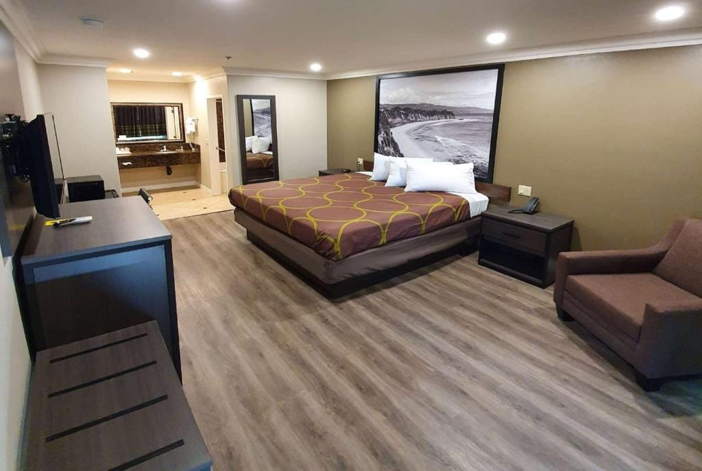 Super 8 by Wyndham Cypress Buena Park Area — 2