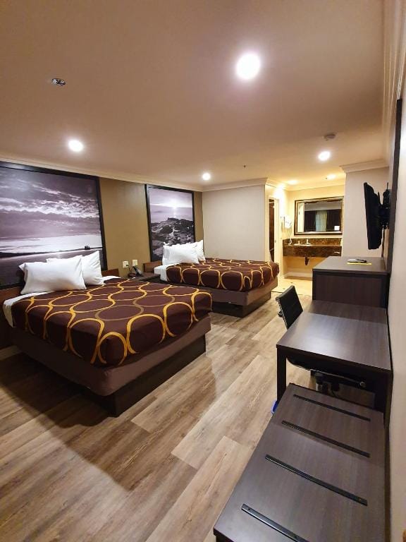 Super 8 by Wyndham Cypress Buena Park Area — 5