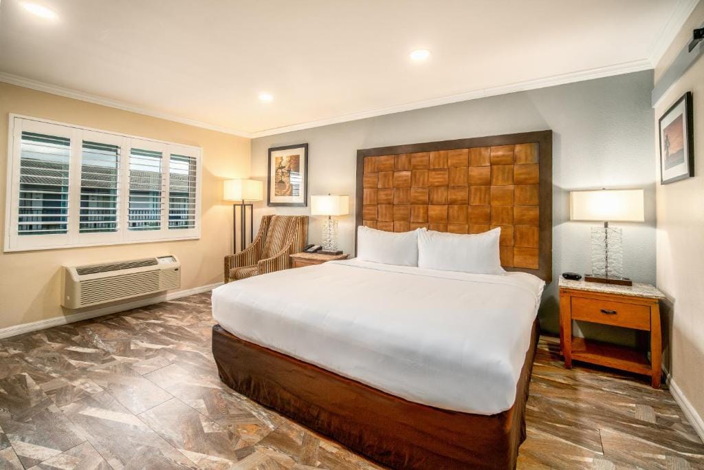 The Buena Park Hotel & Suites — 2