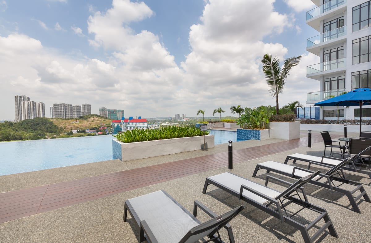 HostaHome Suites at D'Pristine Legoland — 2