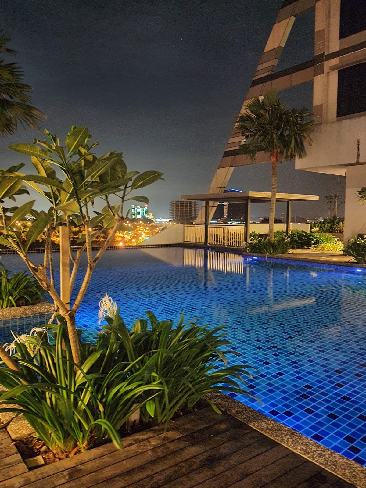 Meridin Executive Suites by homehostr. — 1