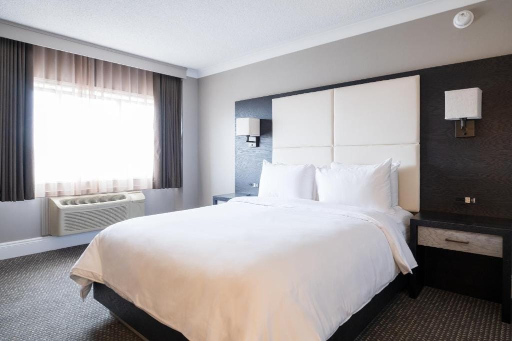 Crowne Plaza Hotel Moncton Downtown by IHG — 2
