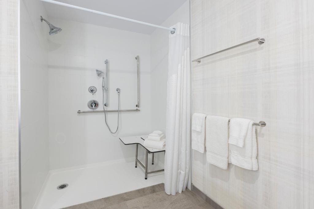 Holiday Inn Express & Suites Moncton by IHG — 3
