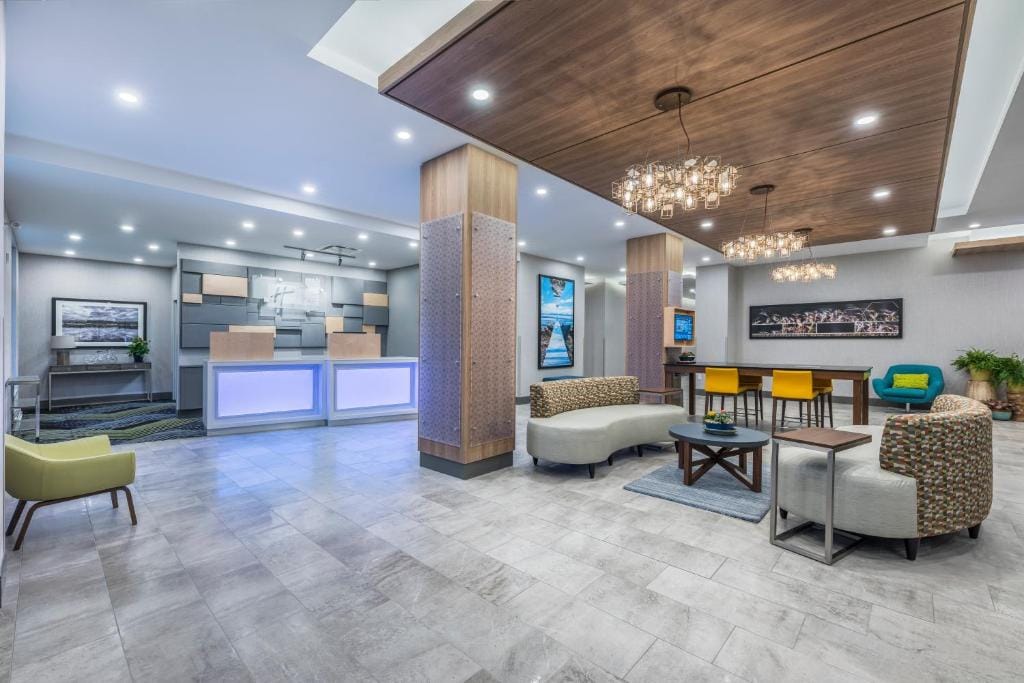 Holiday Inn Express & Suites Moncton by IHG — 5