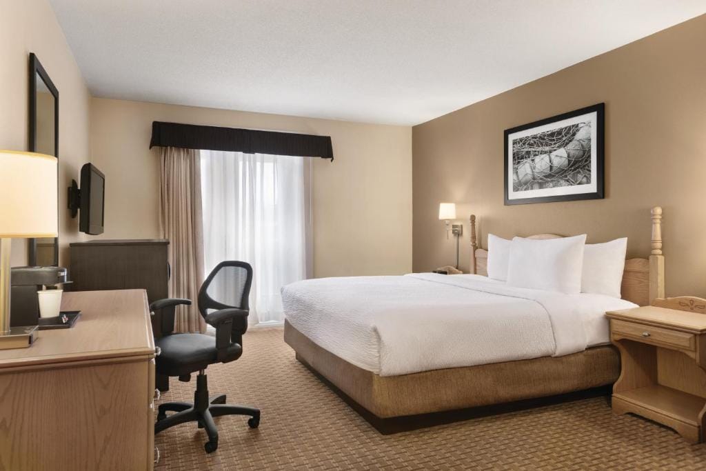 Travelodge Suites by Wyndham Moncton — 2