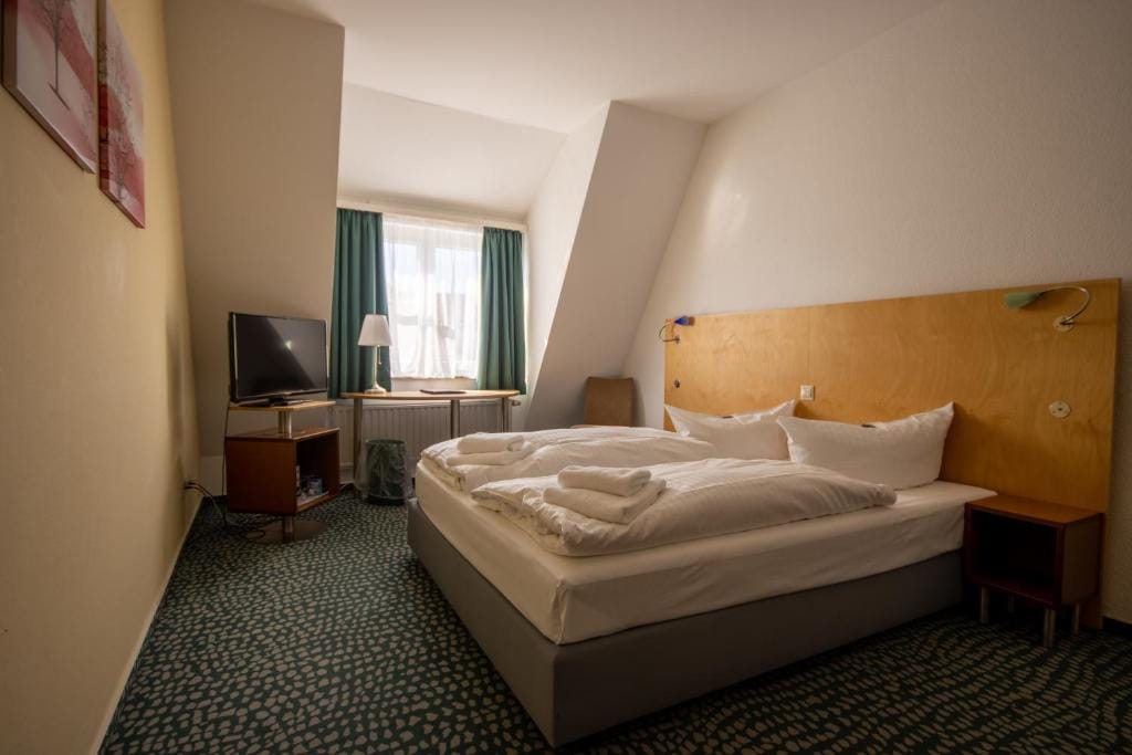 Check Inn Hotel Merseburg — 2