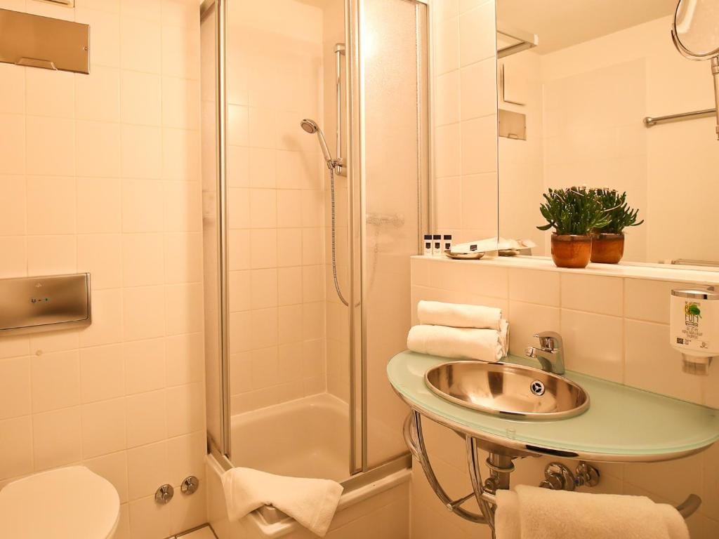 Check Inn Hotel Merseburg — 3