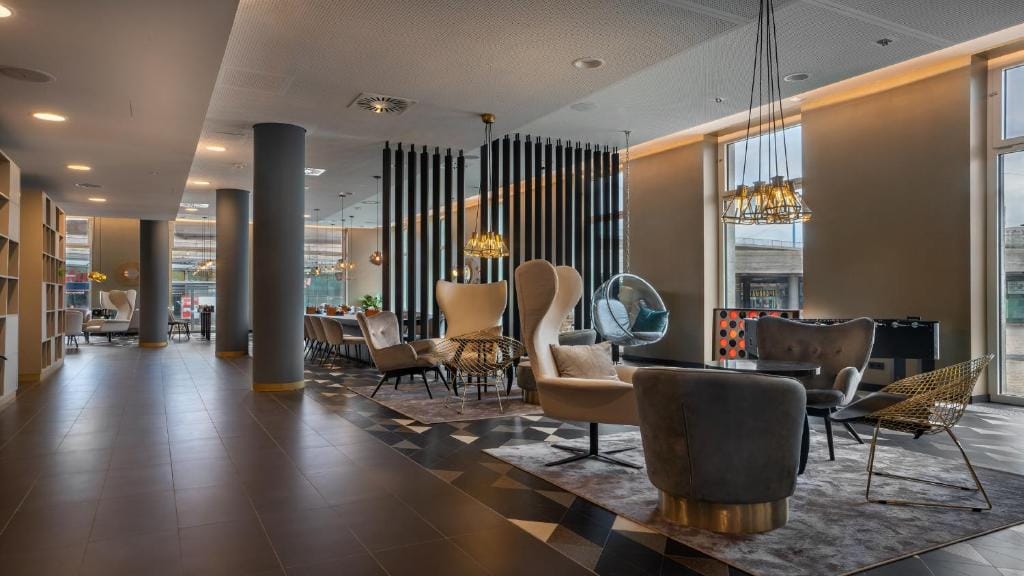 Holiday Inn - the niu, Ridge Halle Central Station by IHG — 1