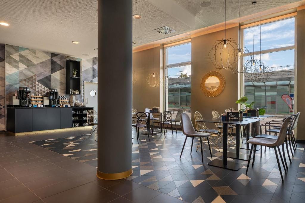 Holiday Inn - the niu, Ridge Halle Central Station by IHG — 3