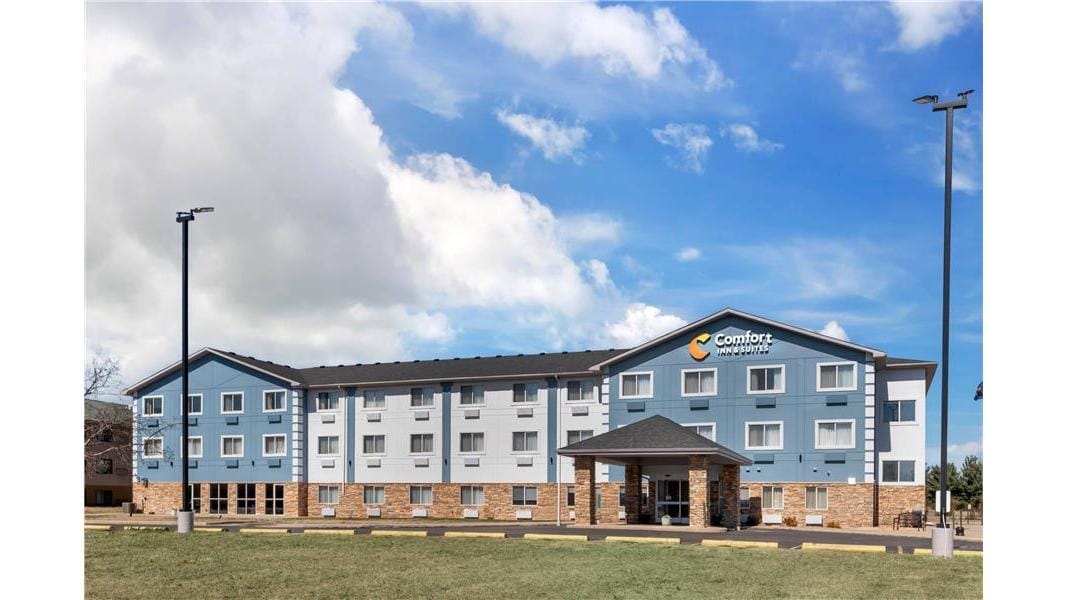 Comfort Inn & Suites Wisconsin Dells — 1