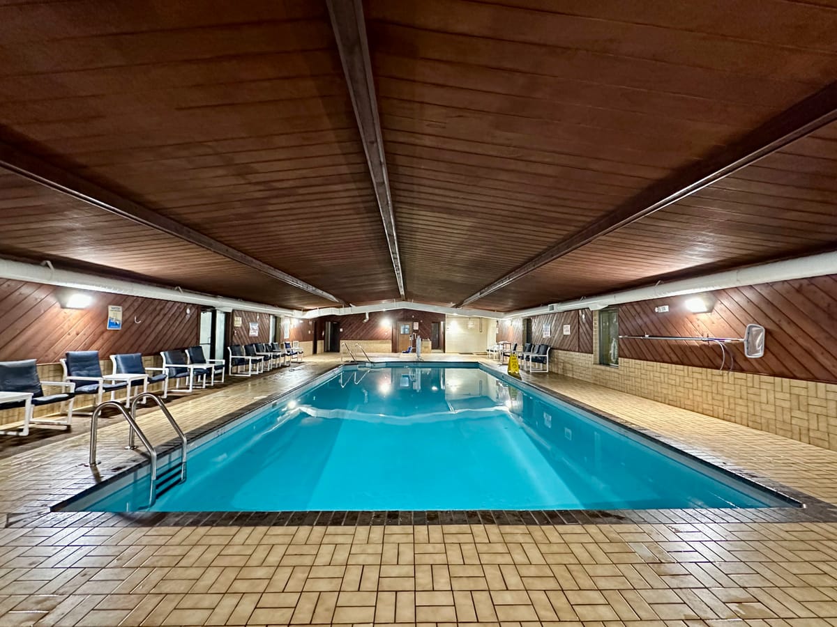 Econo Lodge Inn & Suites Wisconsin Dells — 1