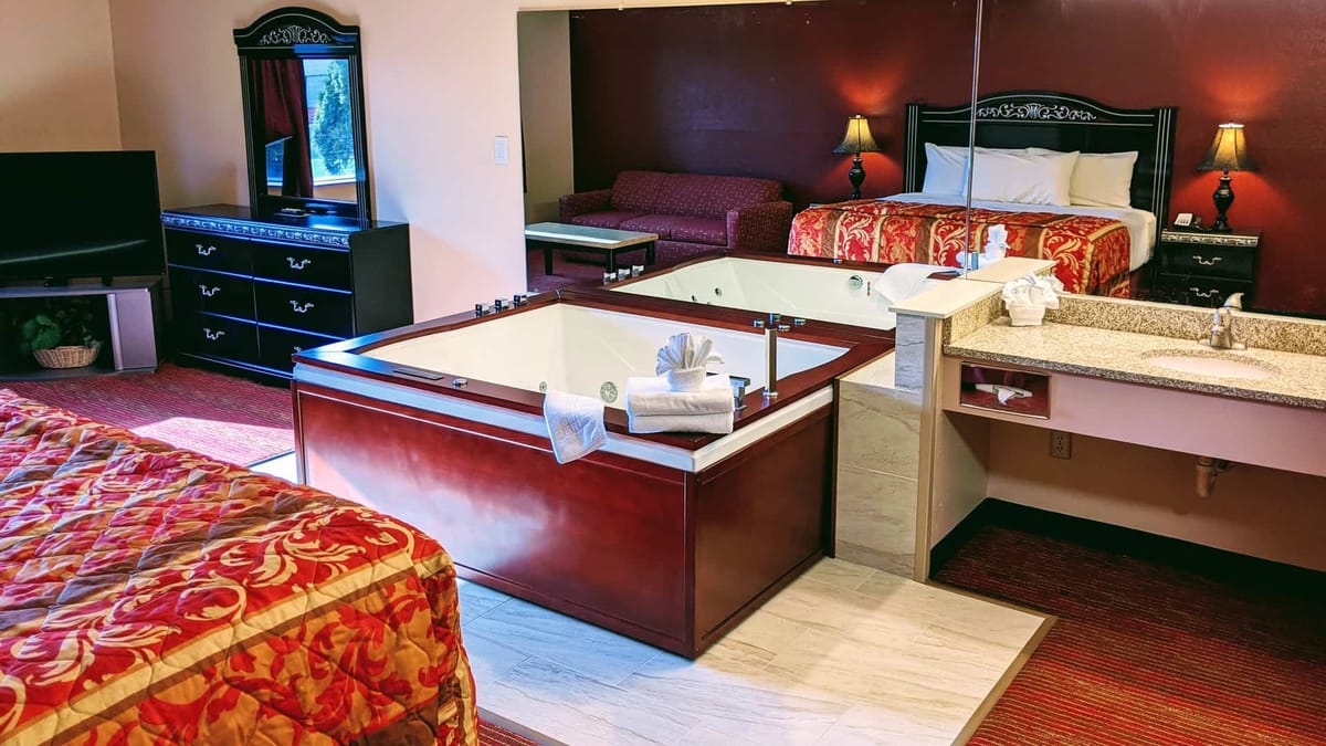 Grand Marquis Waterpark Hotel & Suites — 3