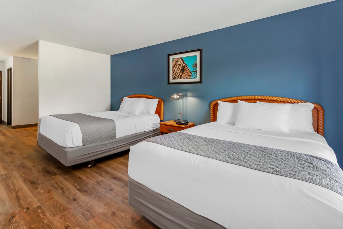 Polynesian Hotel & Suites Wisconsin Dells — 4