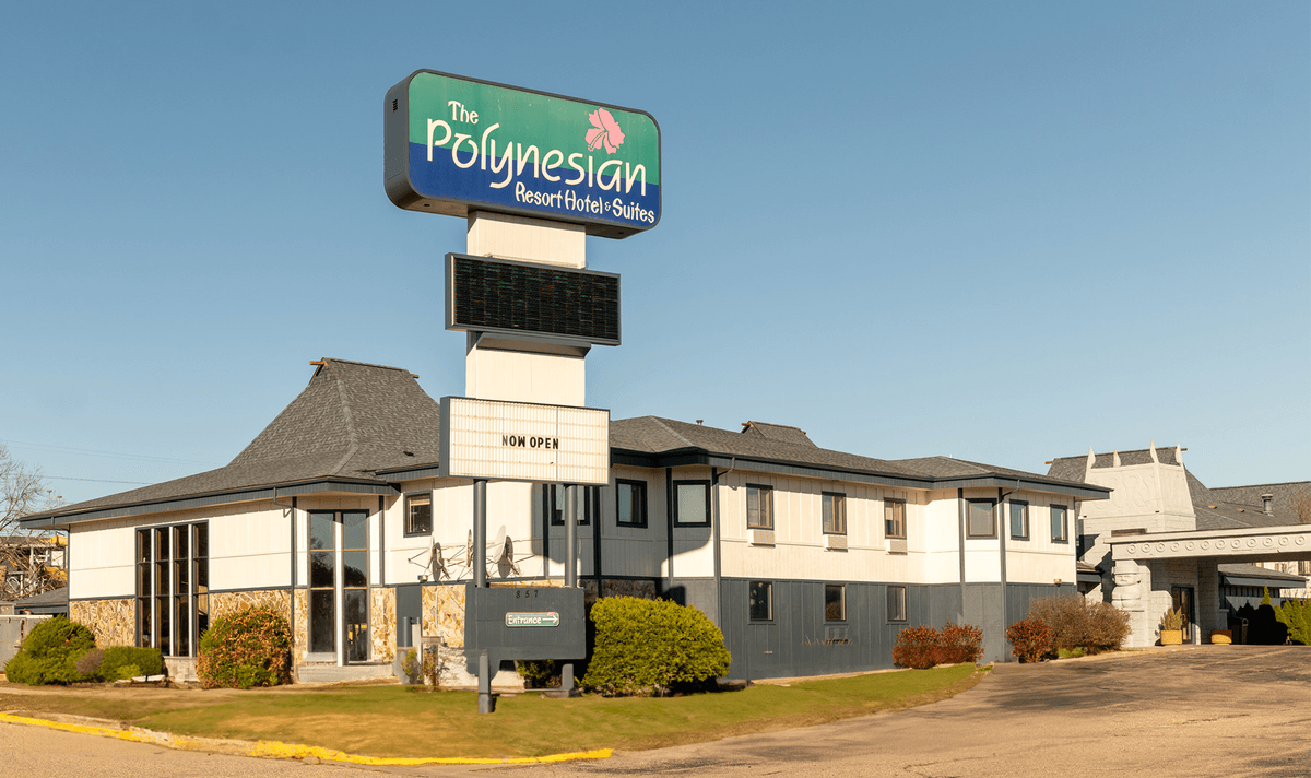 Polynesian Hotel & Suites Wisconsin Dells — 5