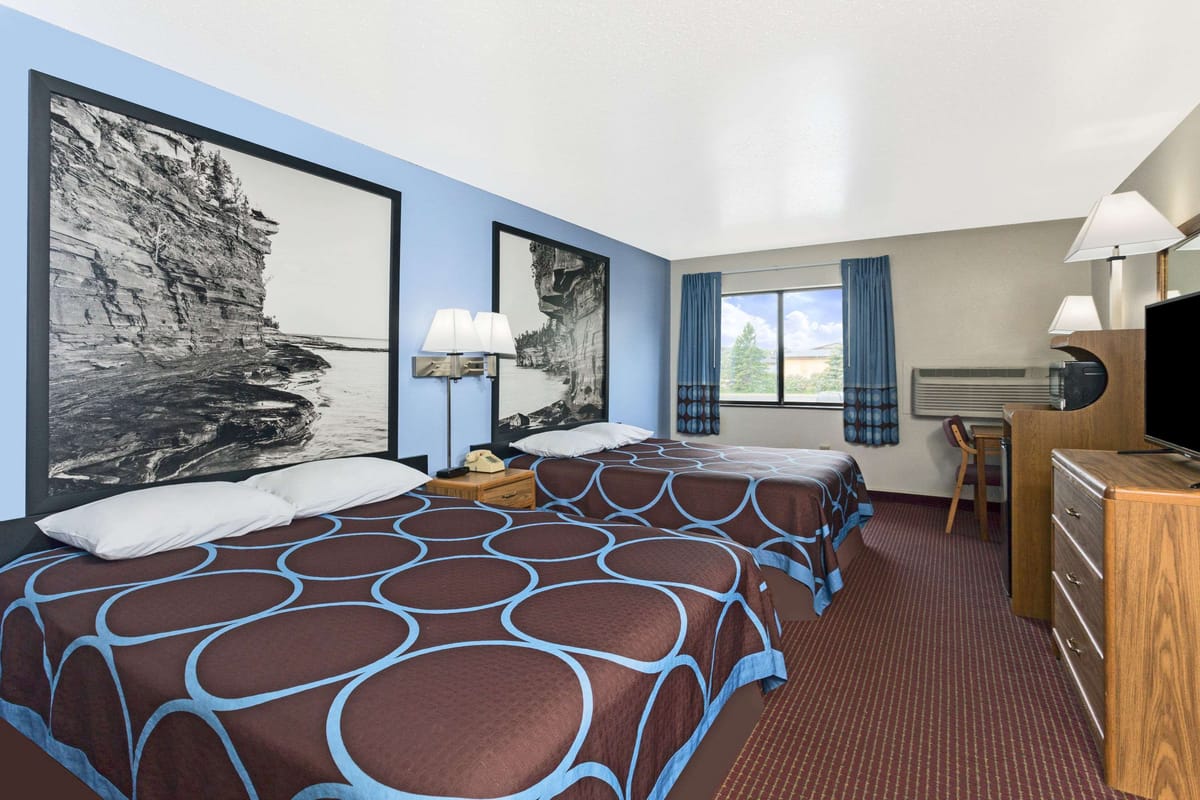 Super 8 by Wyndham Wisconsin Dells — 4