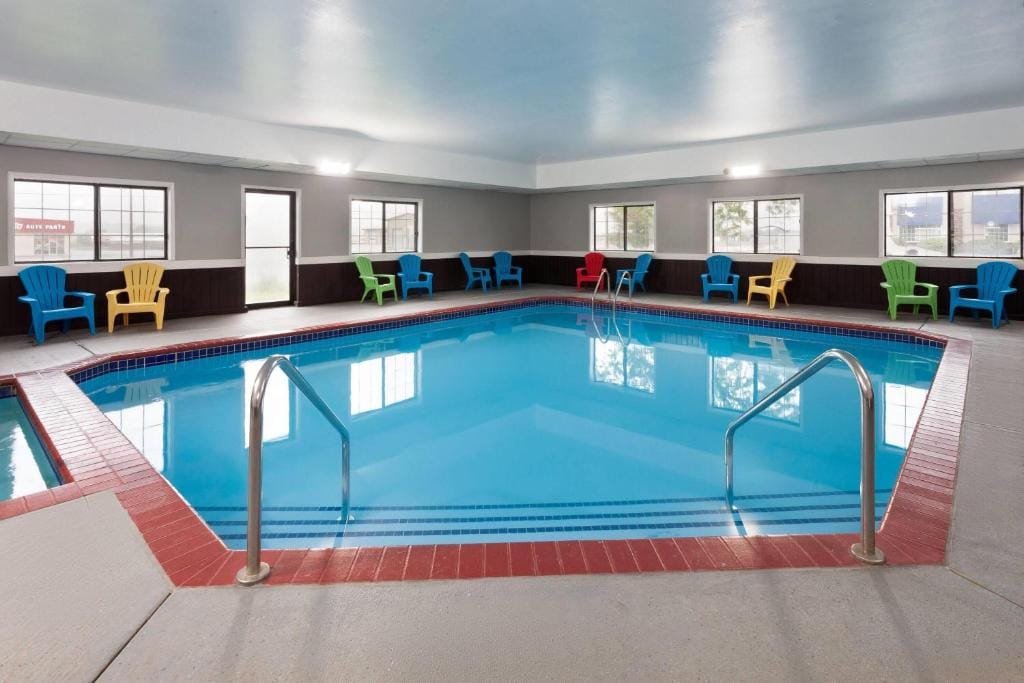 AmericInn by Wyndham Reedsburg — 2