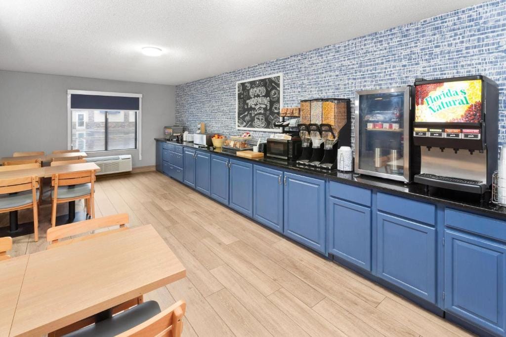 AmericInn by Wyndham Reedsburg — 3