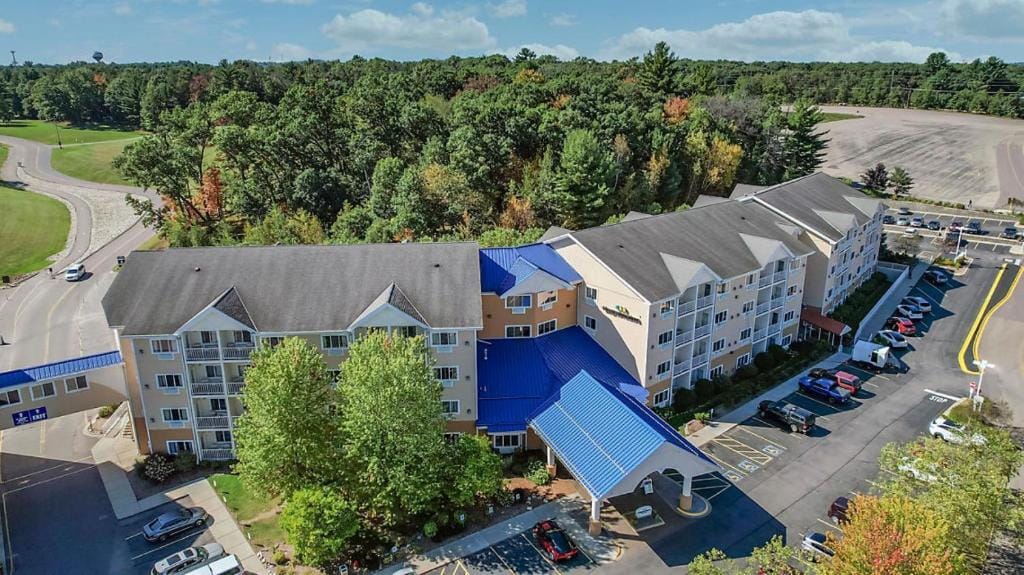 Bluegreen Vacations Odyssey Dells Resort — 1