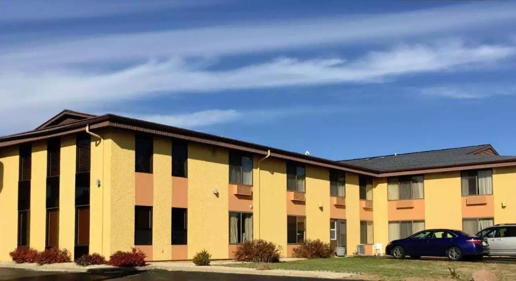 Econo Lodge Inn & Suites Wisconsin Dells — 5
