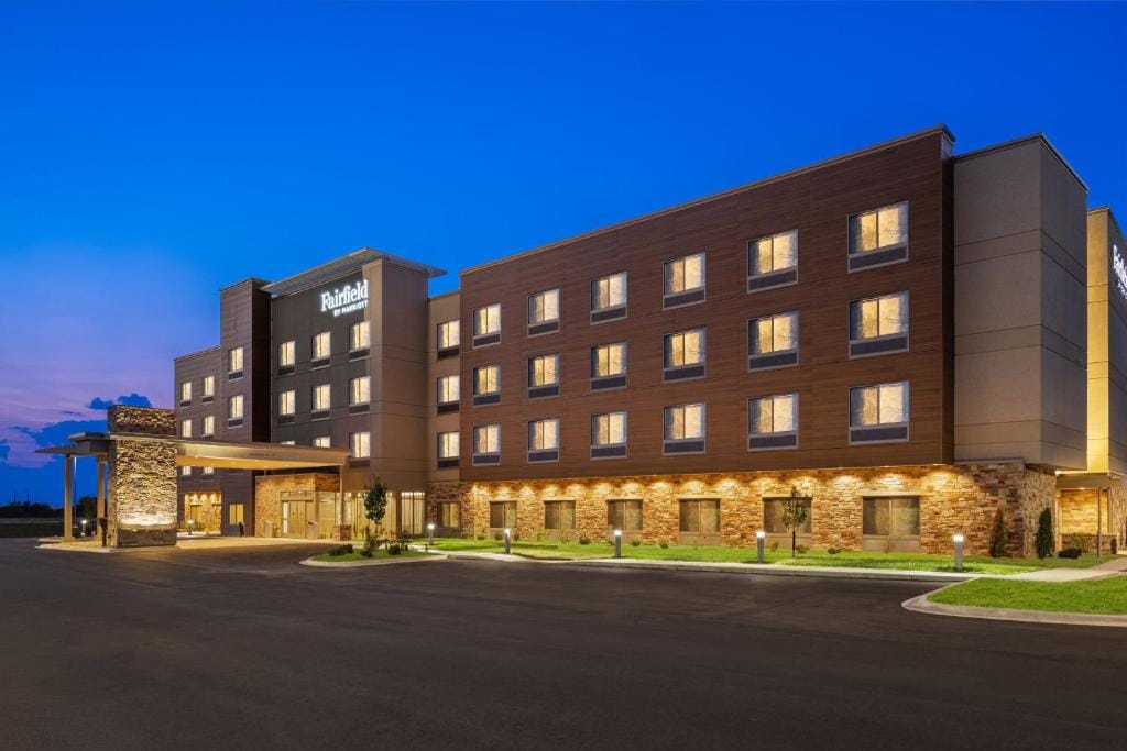 Fairfield by Marriott Inn & Suites Baraboo — 1