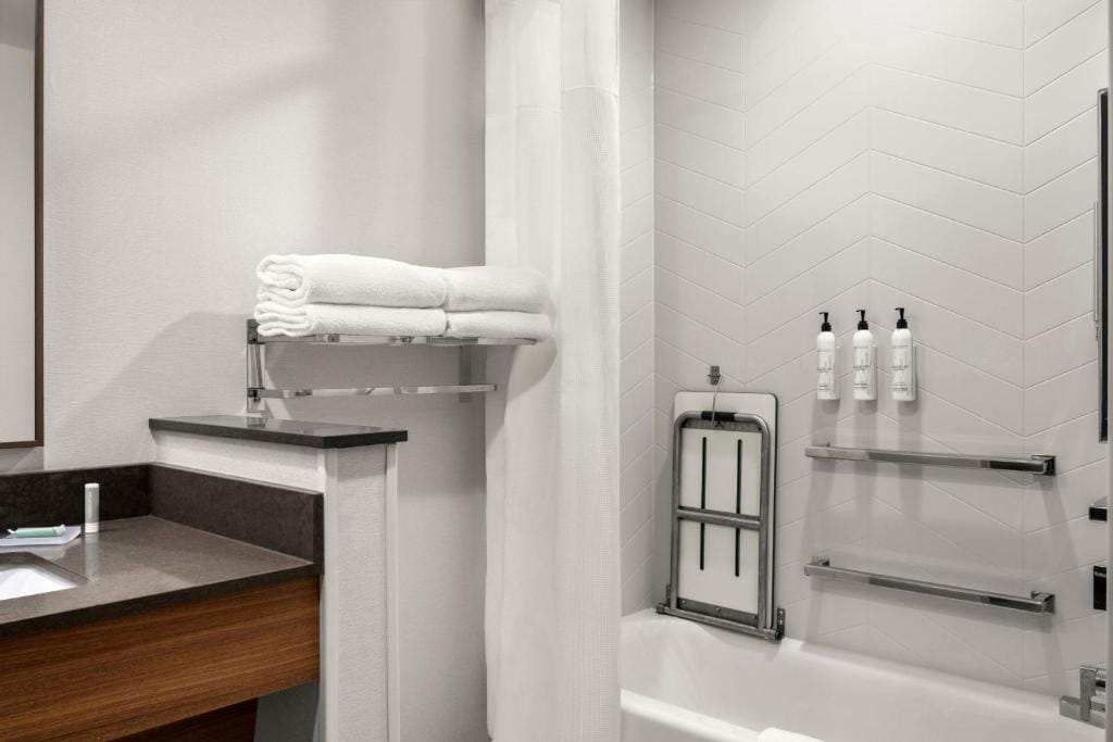 Fairfield by Marriott Inn & Suites Baraboo — 3