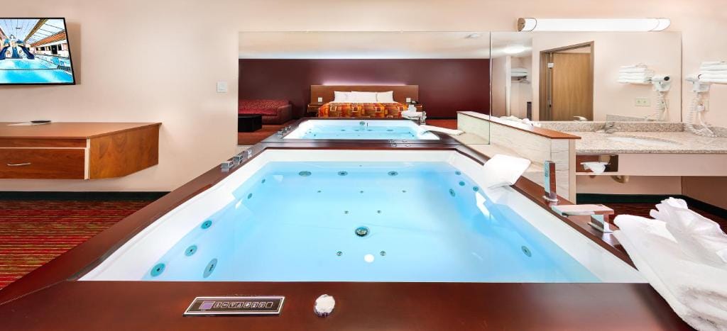 Grand Marquis Waterpark Hotel & Suites — 3