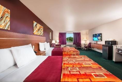 Grand Marquis Waterpark Hotel & Suites — 5
