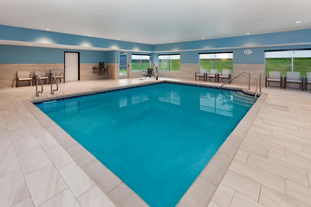 Holiday Inn Express & Suites Reedsburg - Dells Area by IHG — 3