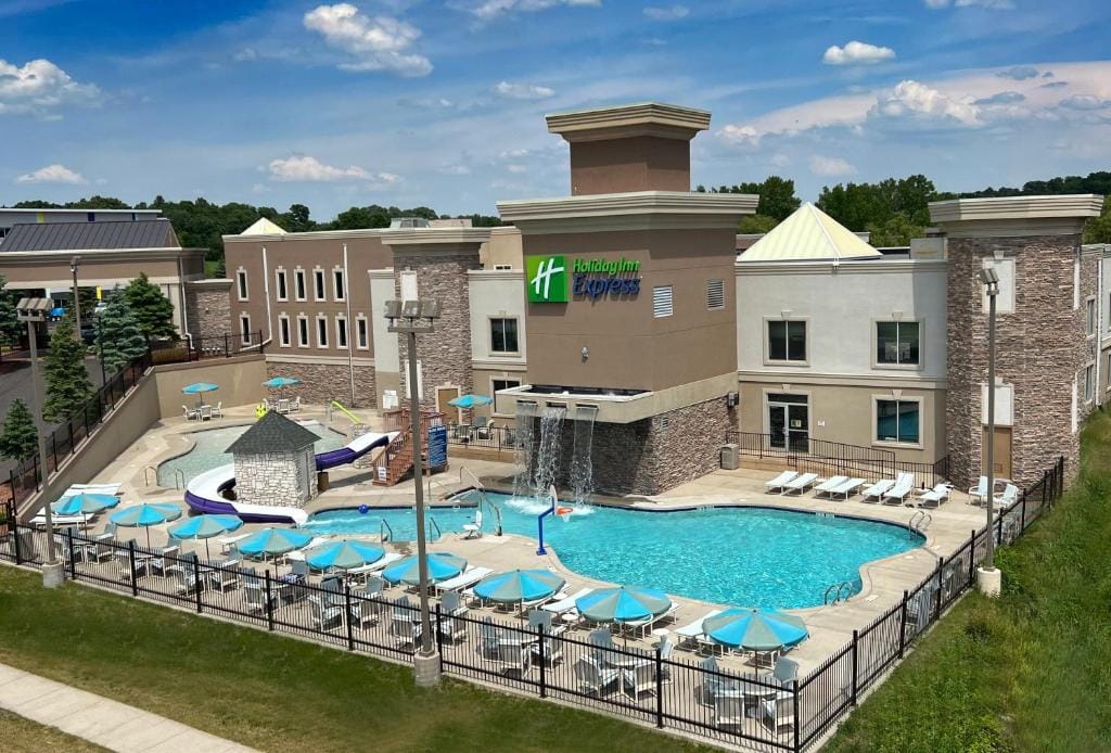 Holiday Inn Express Wisconsin Dells by IHG — 1