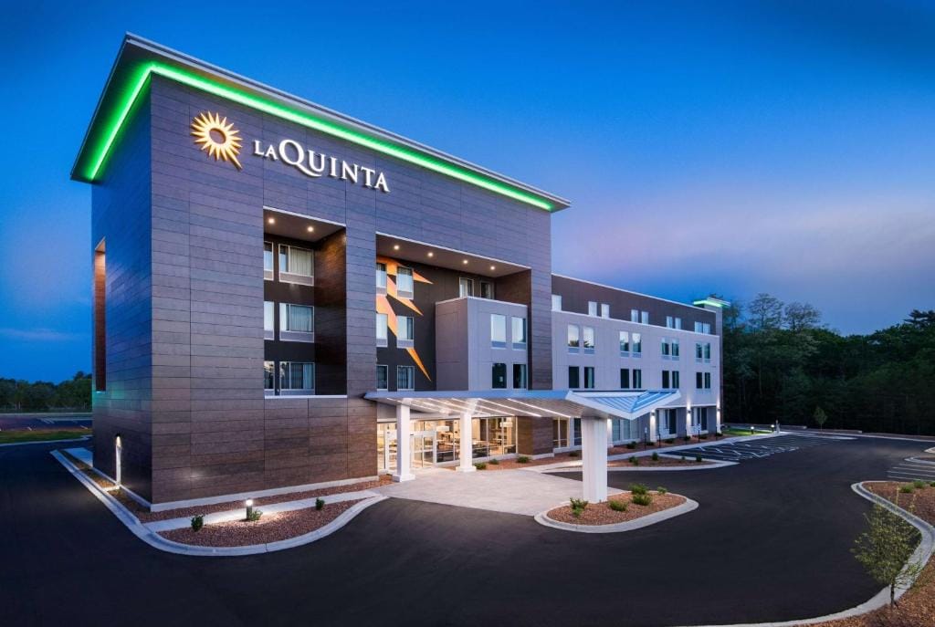 La Quinta Inn & Suites by Wyndham Wisconsin Dells- Lake Delton — 1