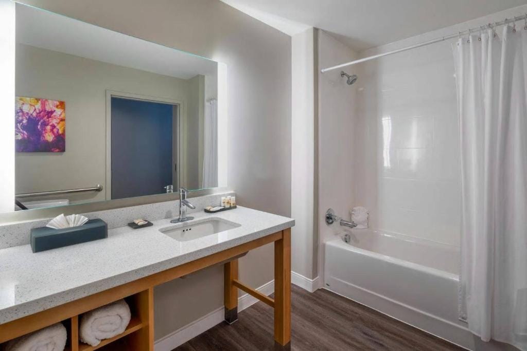 La Quinta Inn & Suites by Wyndham Wisconsin Dells- Lake Delton — 3