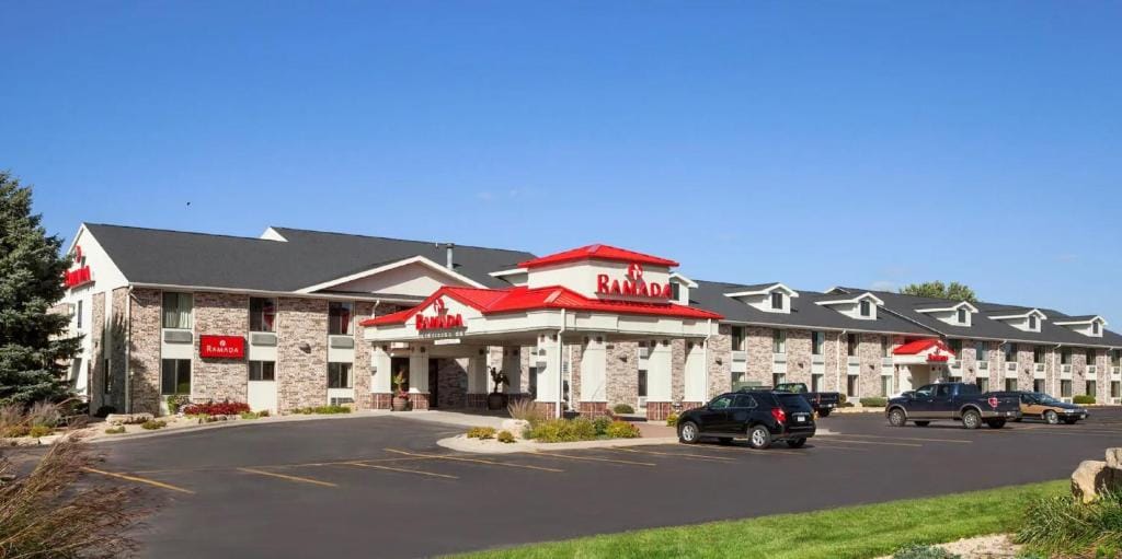 Ramada by Wyndham Wisconsin Dells I-90 — 3