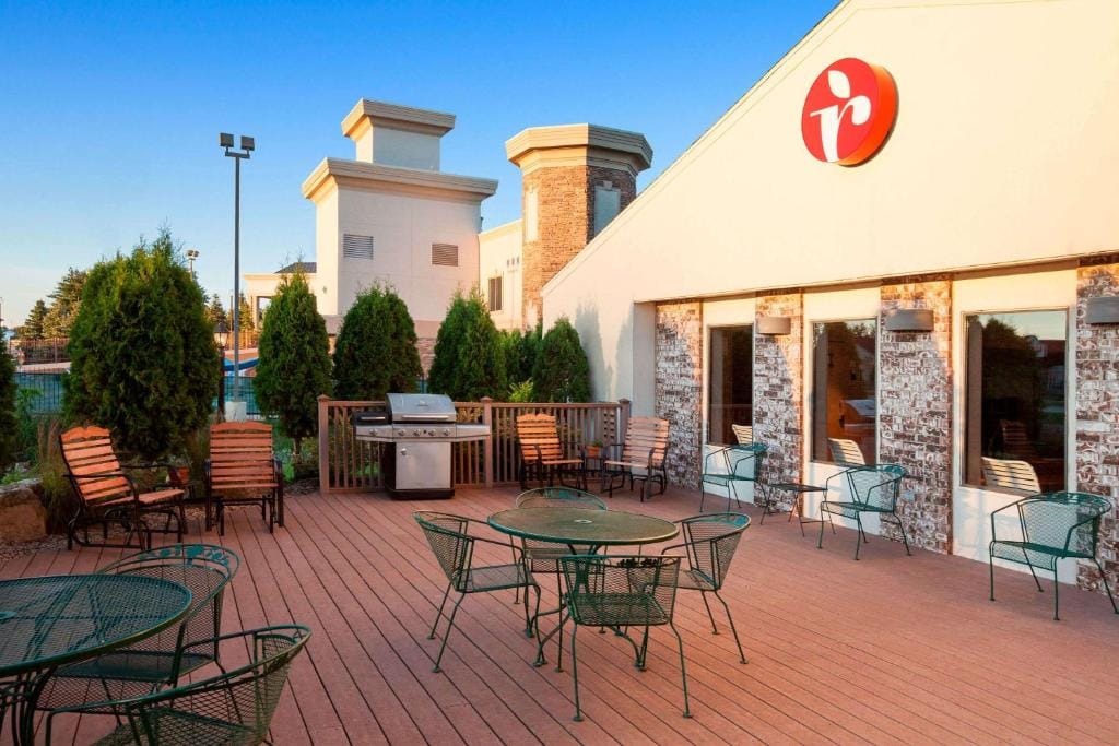 Ramada by Wyndham Wisconsin Dells I-90 — 4