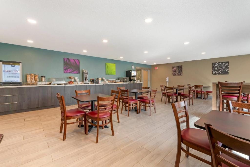Sleep Inn & Suites Wisconsin Dells - Lake Delton — 5