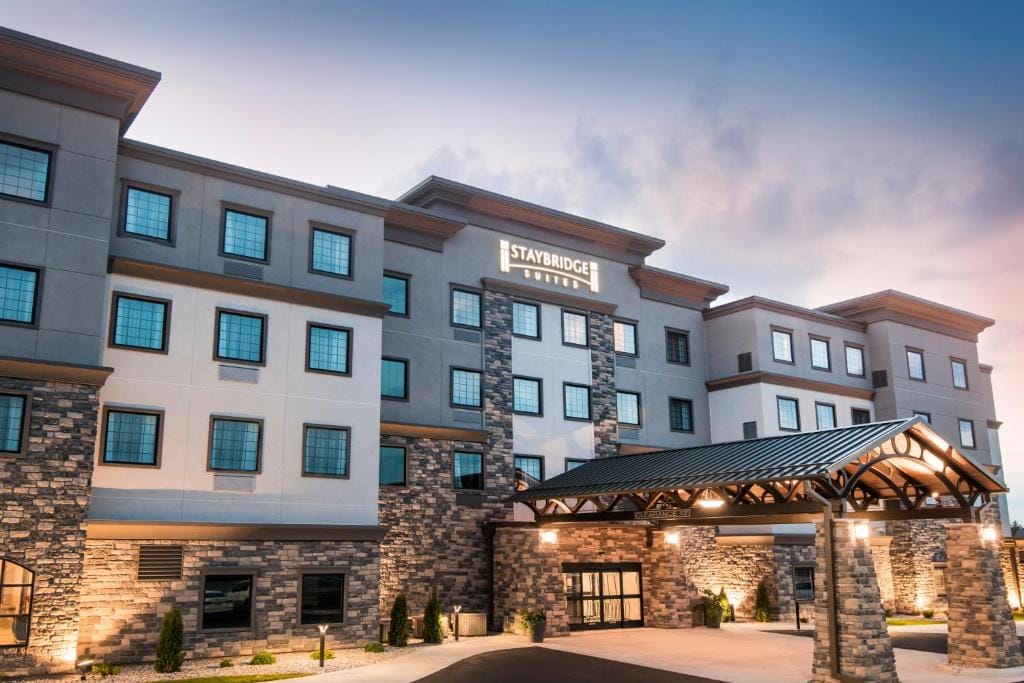 Staybridge Suites - Wisconsin Dells - Lake Delton by IHG — 1