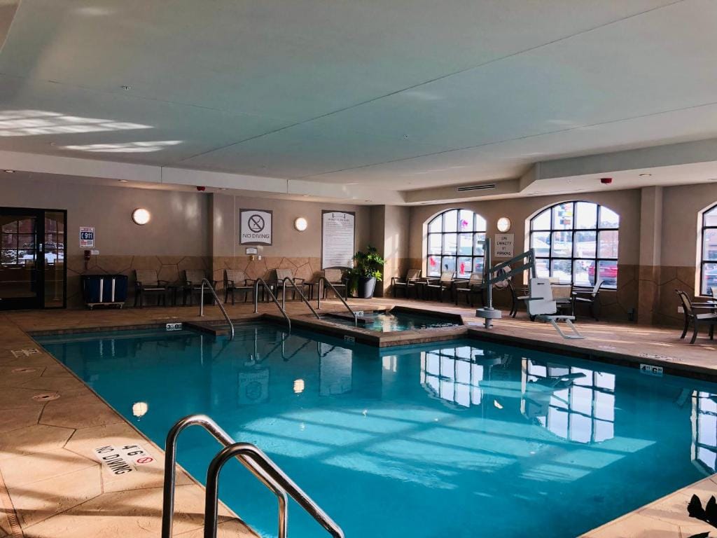 Staybridge Suites - Wisconsin Dells - Lake Delton by IHG — 2