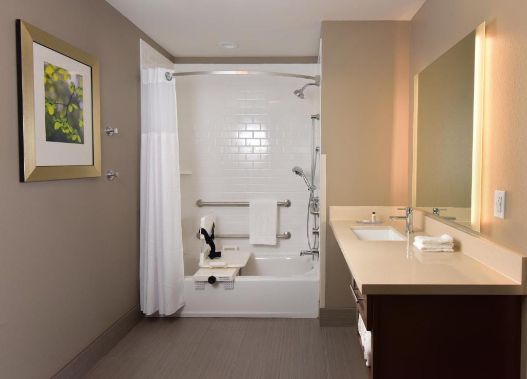 Staybridge Suites - Wisconsin Dells - Lake Delton by IHG — 4