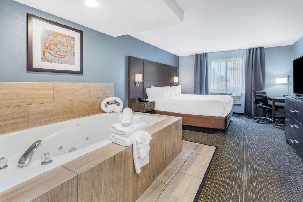 Wingate by Wyndham Wisconsin Dells Waterpark — 3