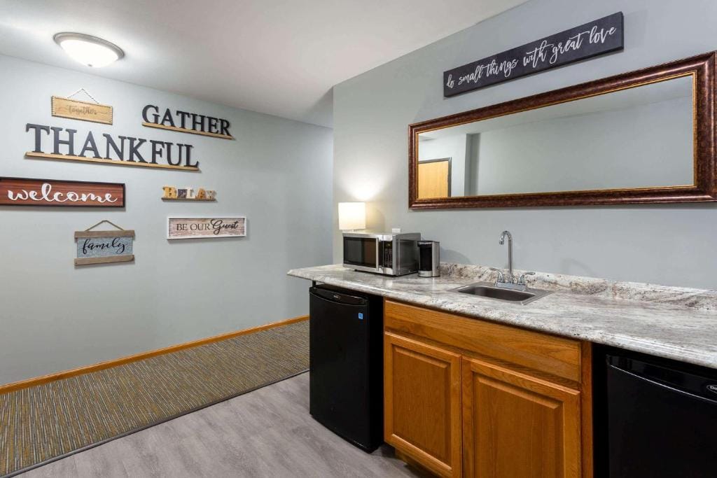 Wingate by Wyndham Wisconsin Dells Waterpark — 5