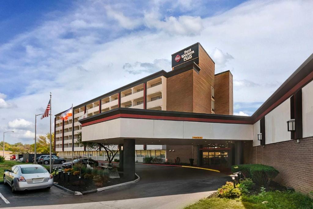 Best Western Plus Kansas City Sports Complex Hotel — 1