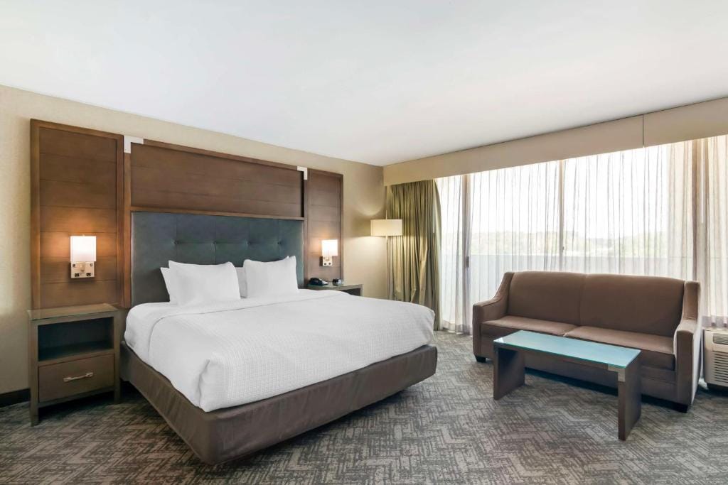 Best Western Plus Kansas City Sports Complex Hotel — 2