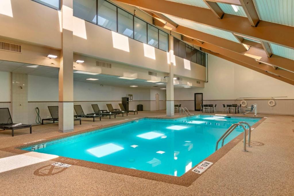 Best Western Plus Kansas City Sports Complex Hotel — 4