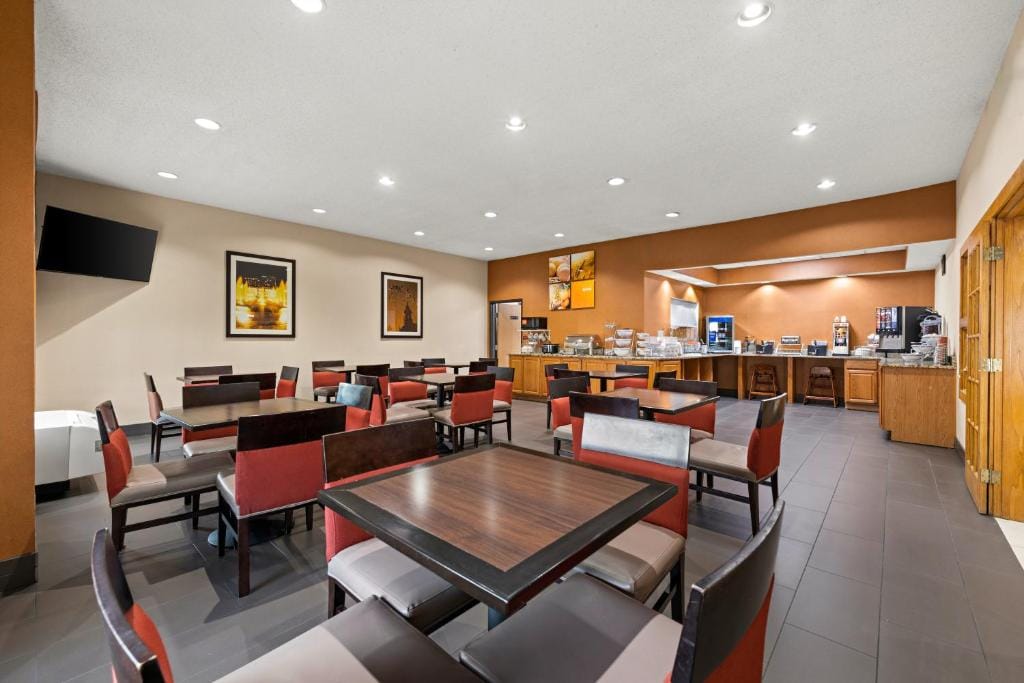 Comfort Suites Kansas City-Liberty — 5