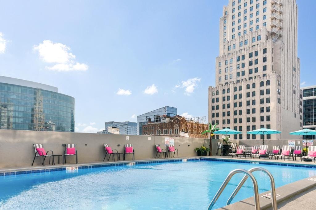 Crowne Plaza Kansas City Downtown by IHG — 2