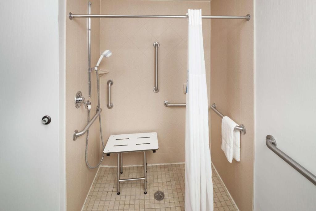 Hampton Inn Kansas City Liberty — 3