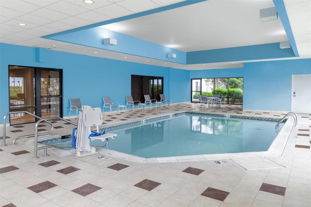 Hampton Inn Kansas City Liberty — 4