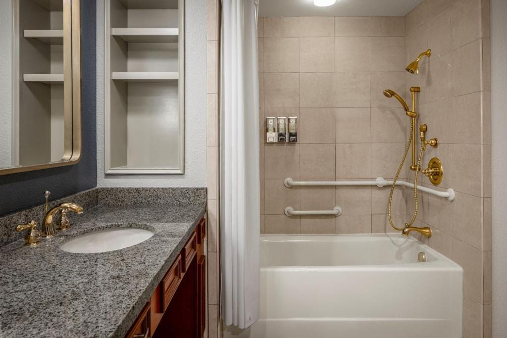 Harrah's Kansas City Hotel & Casino - A Caesars Rewards Destination — 2